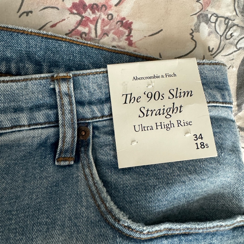 NWT A&F Ultra High Rise 90s Slim Straight Jean - Picture 11 of 12